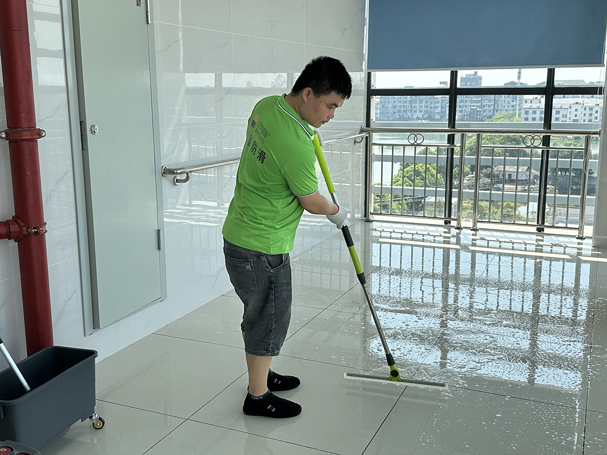 益阳市第三人民医院防滑施工